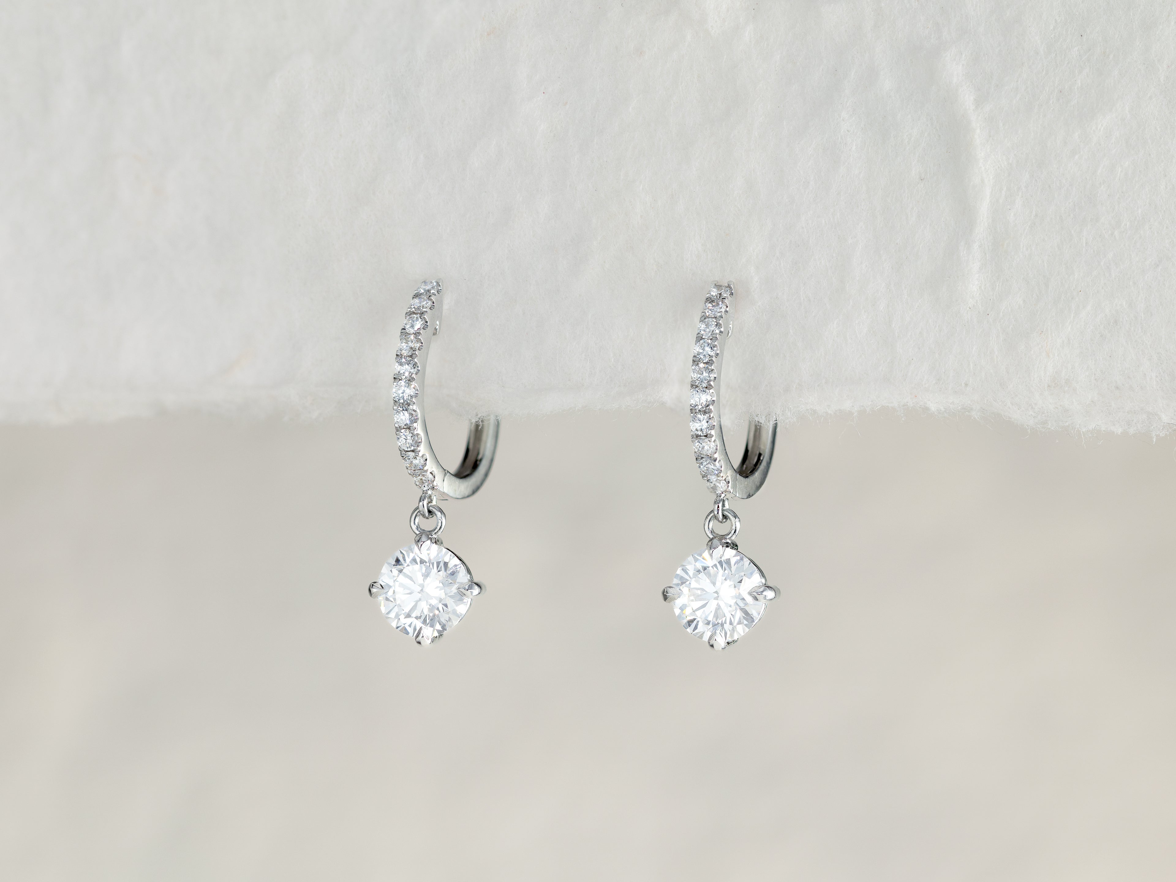 Dangling 1ct earrings