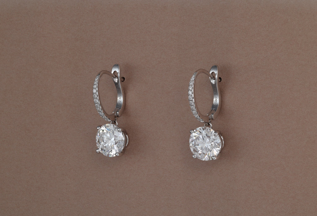 Class Round Brilliant Diamond Dangling Earrings