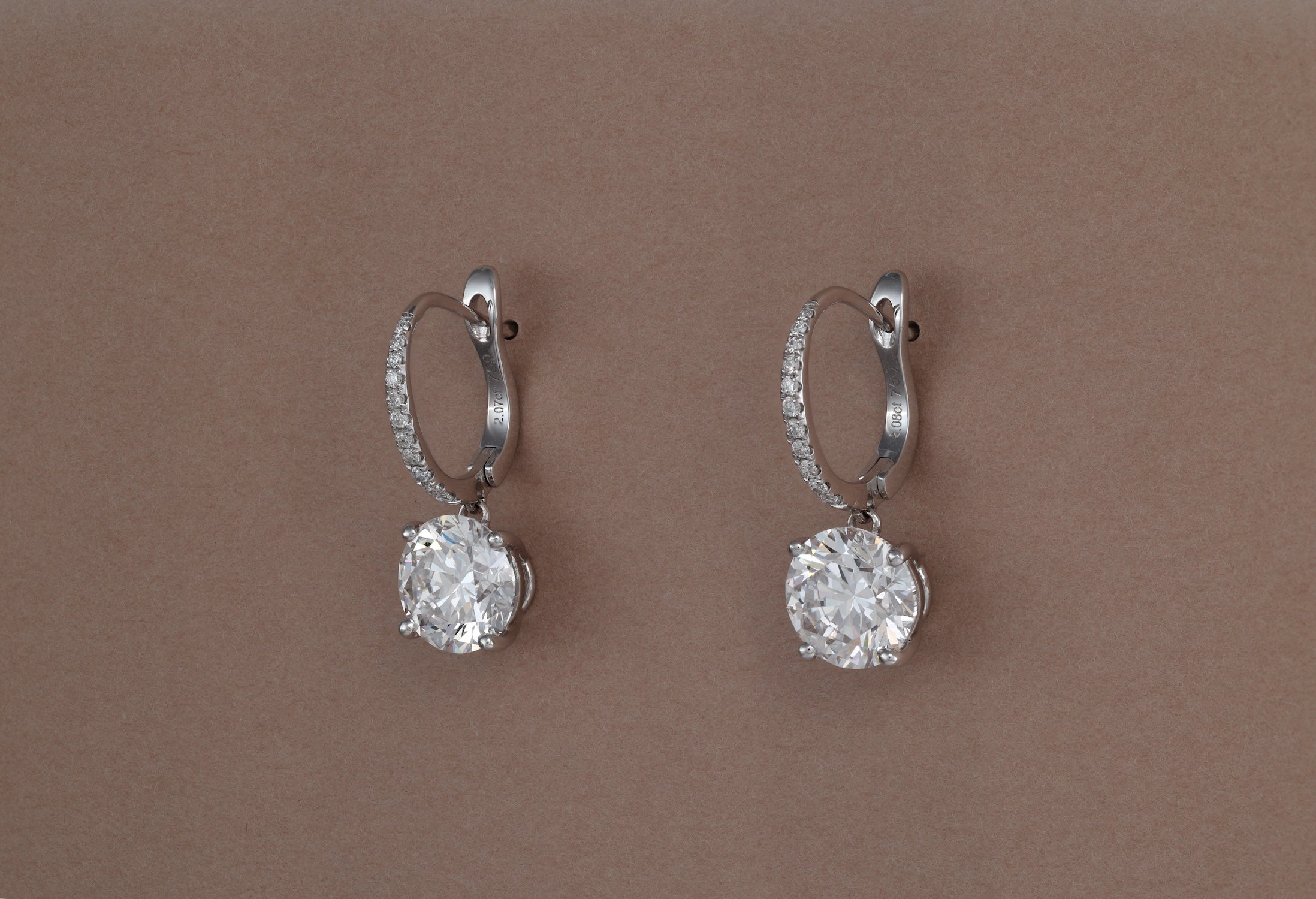 Class Round Brilliant Diamond Dangling Earrings