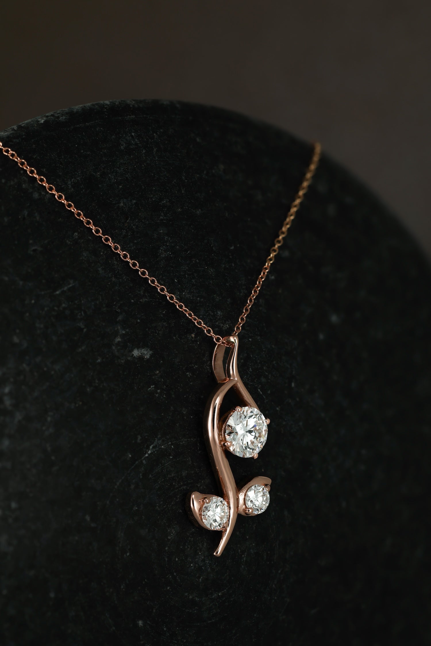 Bloom diamond pendant necklace