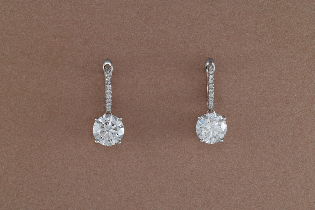 Class Round Brilliant Diamond Dangling Earrings