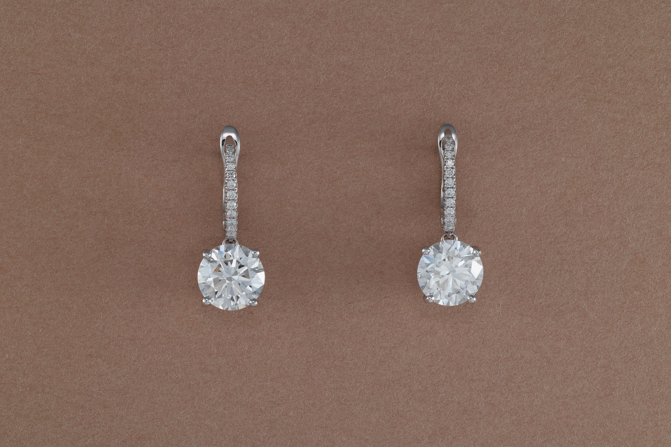 Class Round Brilliant Diamond Dangling Earrings