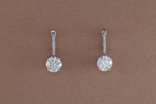 Class Round Brilliant Diamond Dangling Earrings