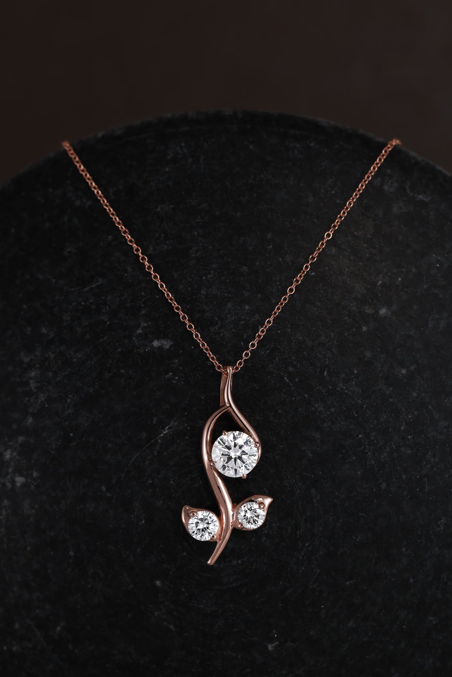 Bloom diamond pendant necklace